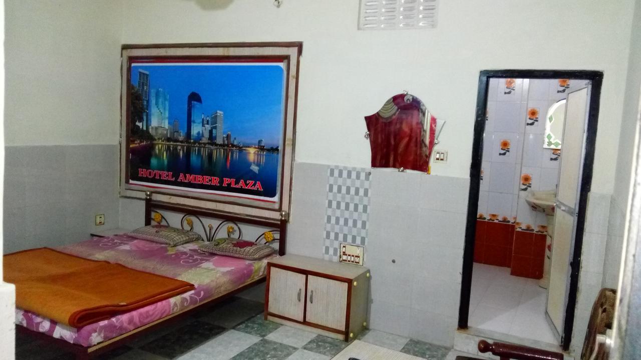 Amber Plaza Hotell Chittorgarh Exteriör bild